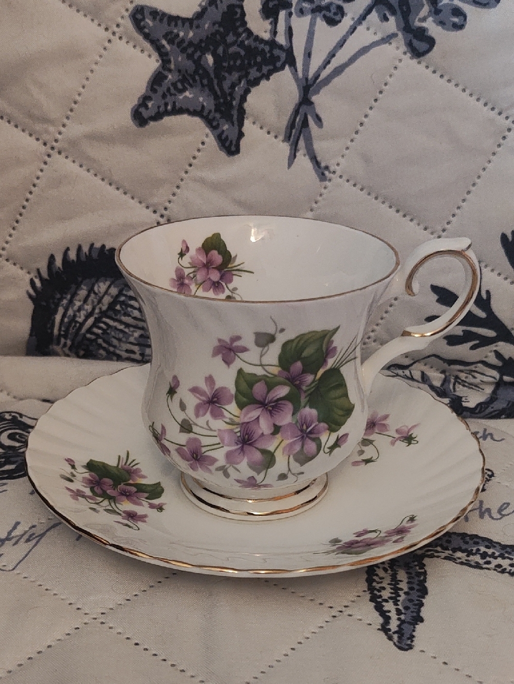 HOME: ELIZABETHTAN LAVENDER BLOOM TEA CUP & SAUCER SET